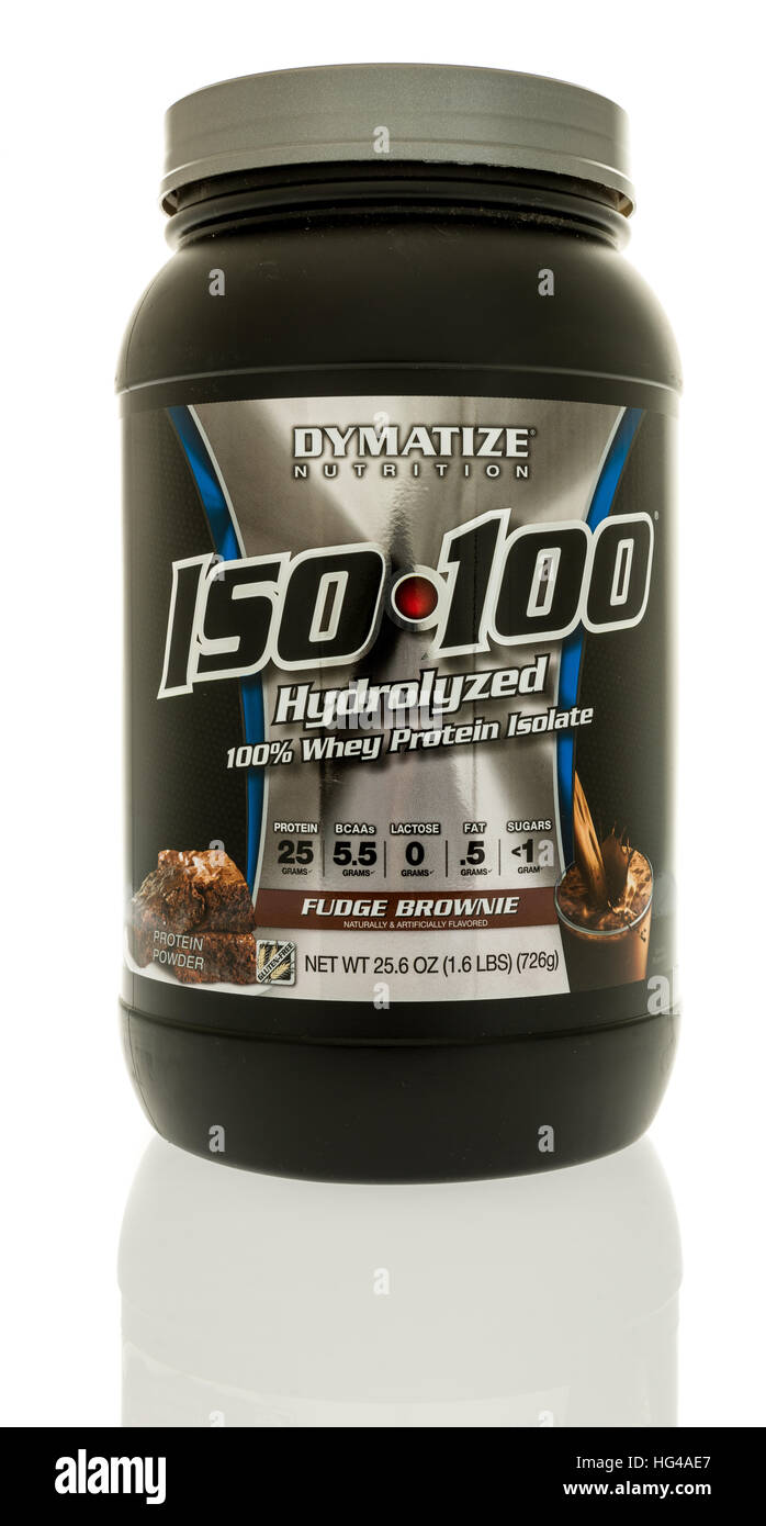 Winneconne, Wisconsin - 1. Januar 2017: Container von Dymatize Nutrition Molke Protein-Pulver auf einem isolierten Hintergrund. Stockfoto