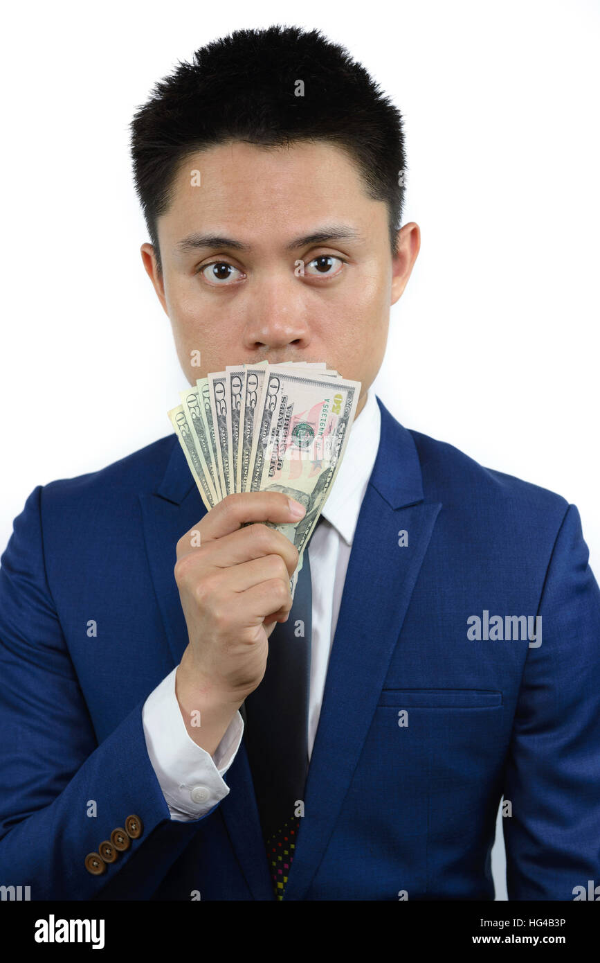Asiatischer Mann großes Auge drückt Aktion Geld Deckel seinen Mund. Korruption-Konzept. Business-Commerce. Weißen Hintergrund. Stockfoto