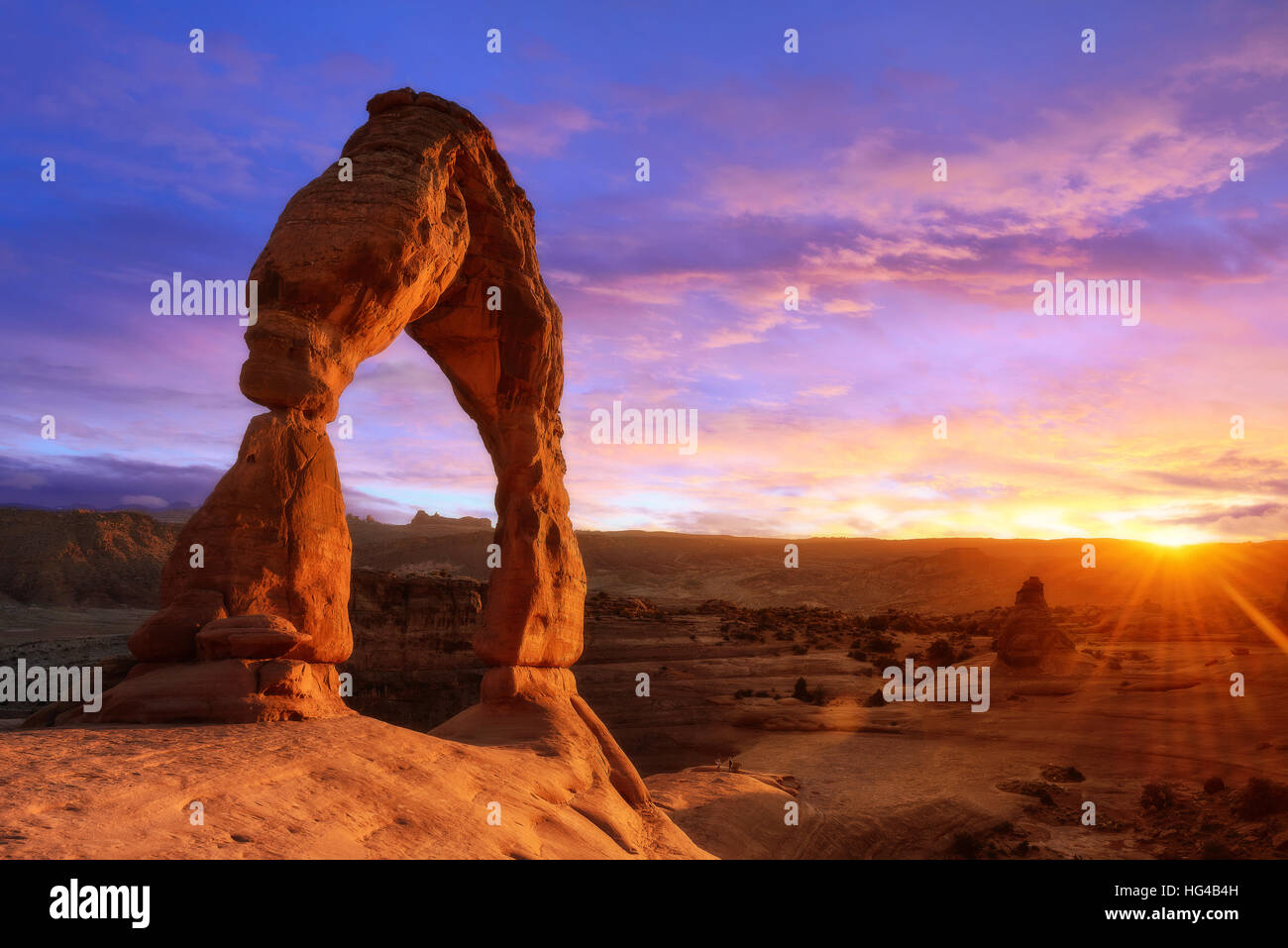 Warmton und weiche leichte, weiche Kante, Sonnenuntergang am Delicate Arch, Archesh National Park, Utah, USA Stockfoto