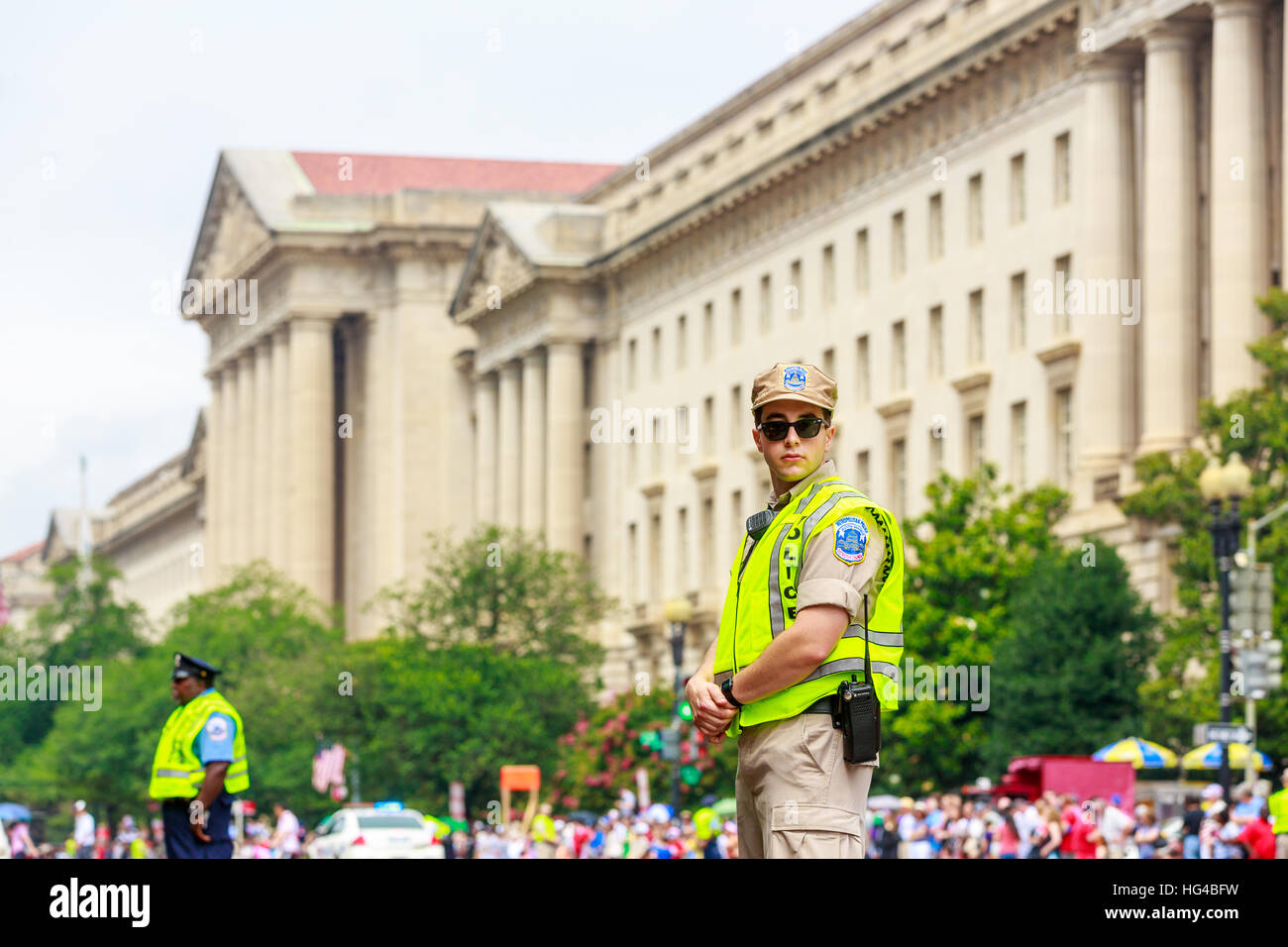 Washington, D.C., USA - 4. Juli 2015: Metro Polizisten im Einsatz in der jährlichen National Independence Day Parade 2015. Stockfoto