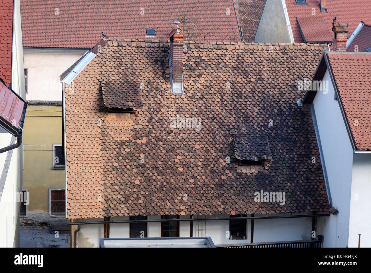 Mittelalterlichen Dachkonstruktion mit Öffnungen zur Belüftung Dachgeschoss Stockfoto