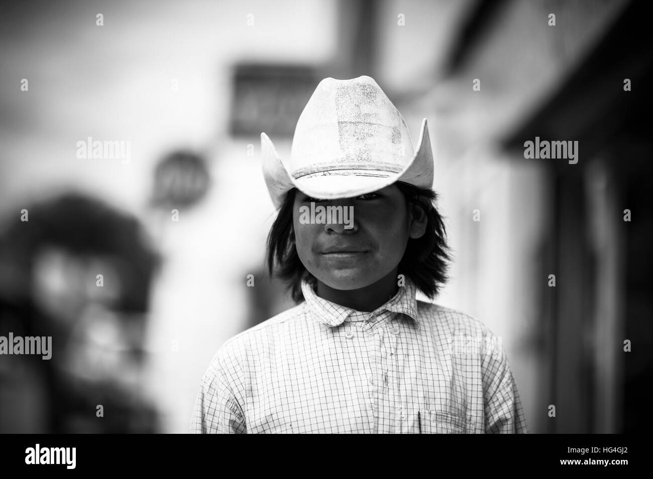 Portrait eines mexikanischen Kind trägt einen sombrero Stockfoto