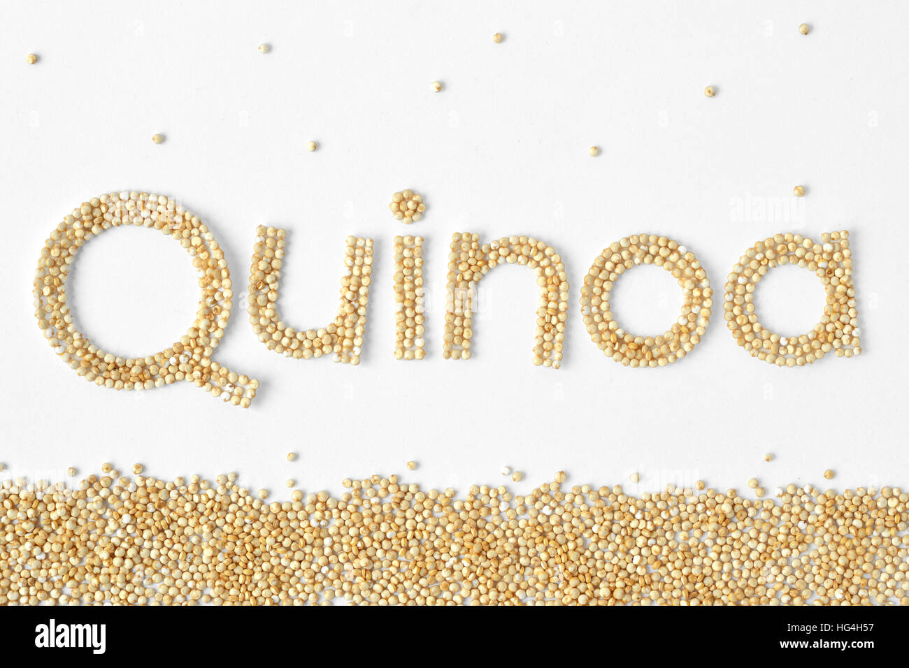 Quinoa mit rohem Getreide geschrieben Stockfoto