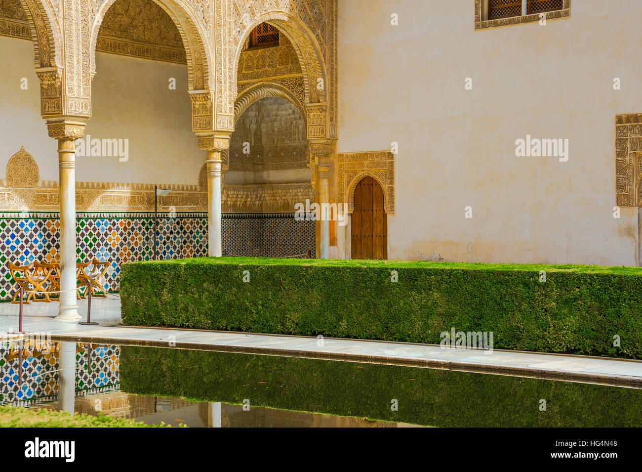 Patio de Los Arrayanes, Hof des Myrthen mit Reflexion, Innercourt der Nasriden Palast, Alhambra in Granada, Andalusien, Spanien Stockfoto