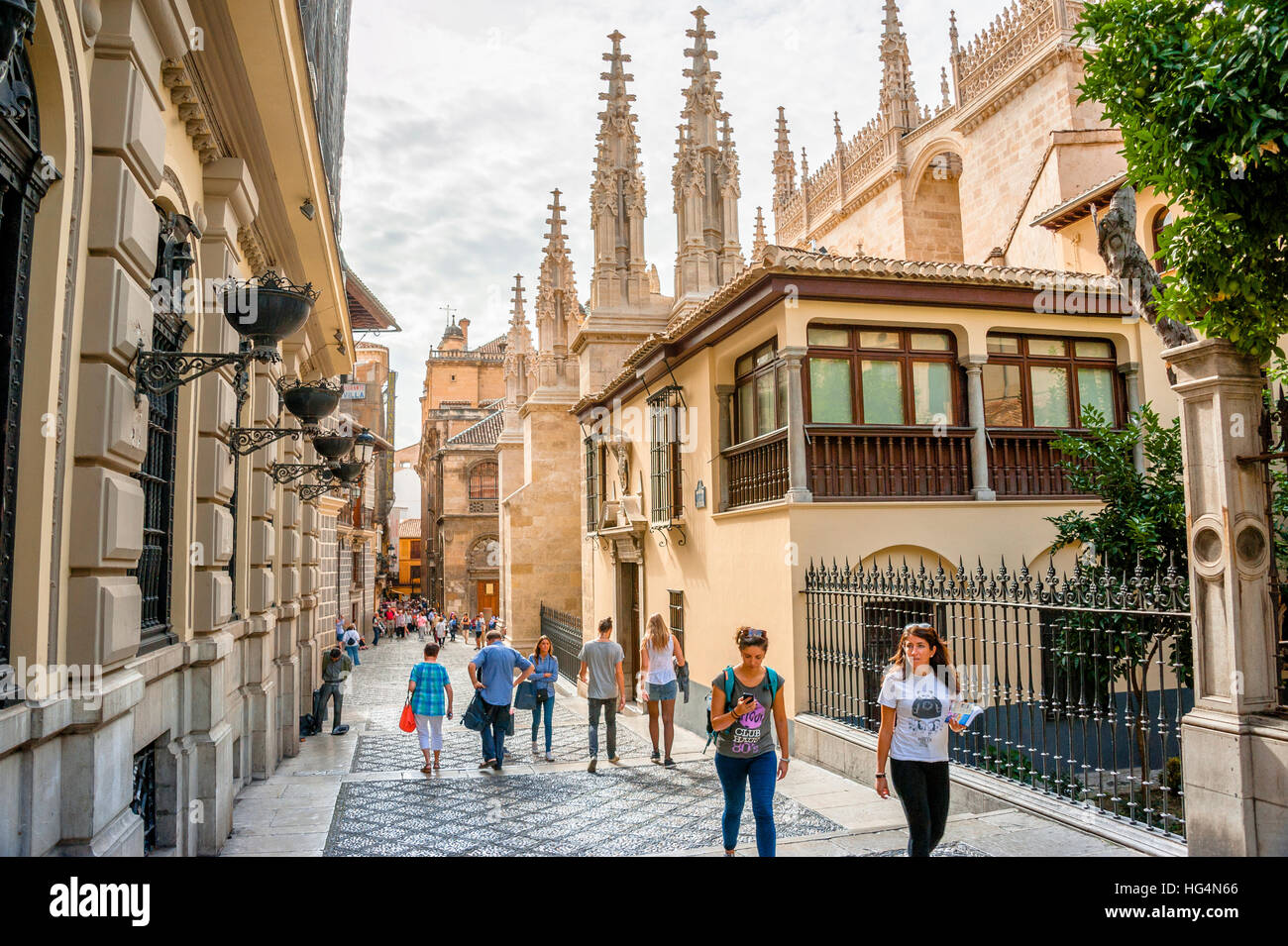 Calle Officios, Straße an der Kapelle Real, Granada, Andalusien, Spanien Stockfoto