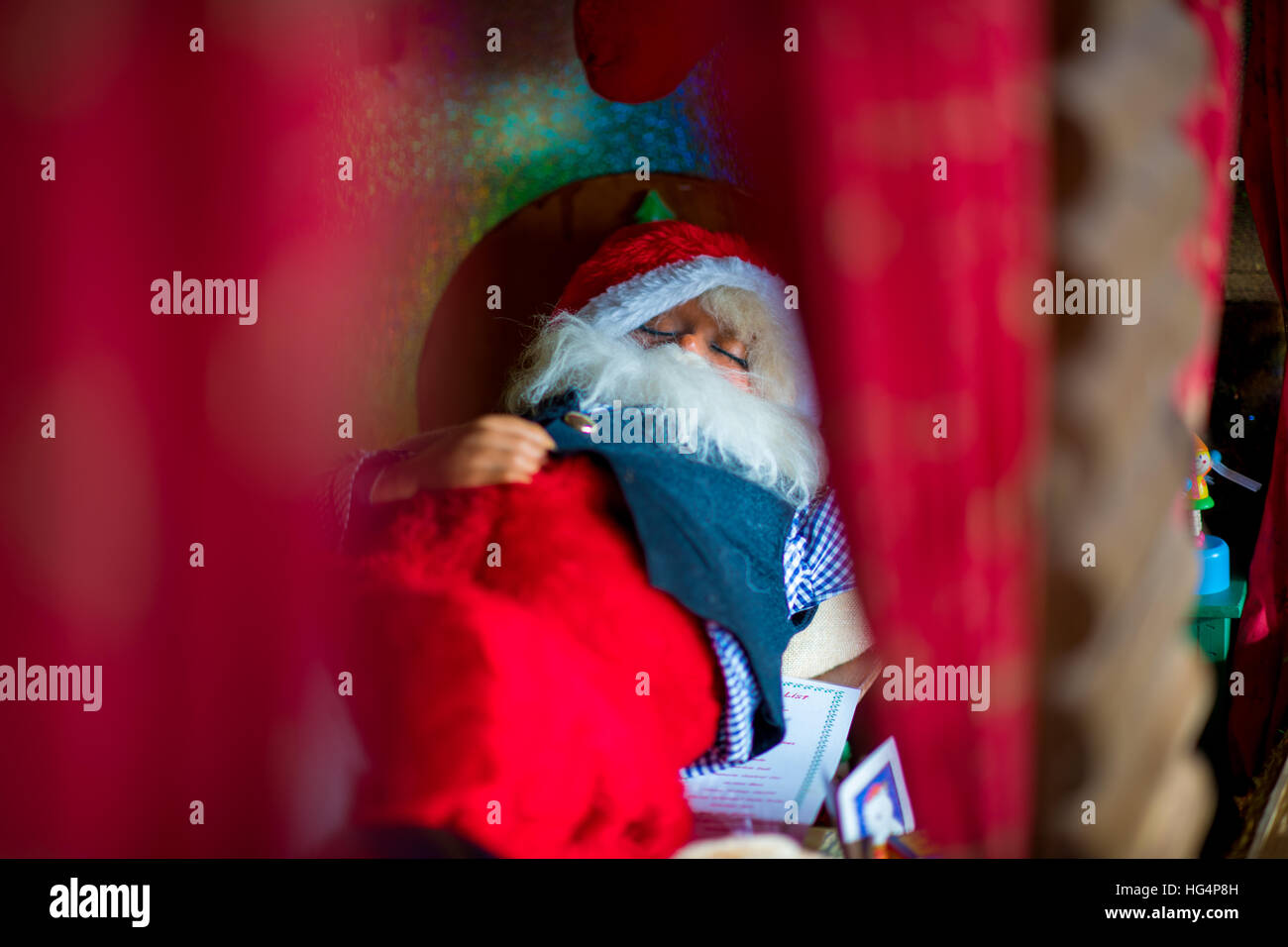 Weihnachtsmann schlafend zu Weihnachten Stockfoto