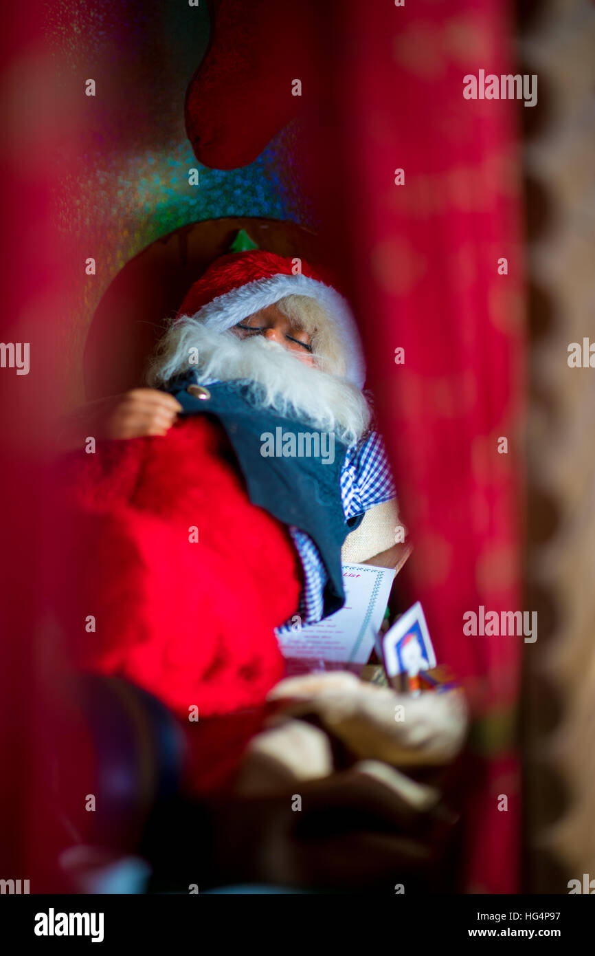 Weihnachtsmann schlafend zu Weihnachten Stockfoto