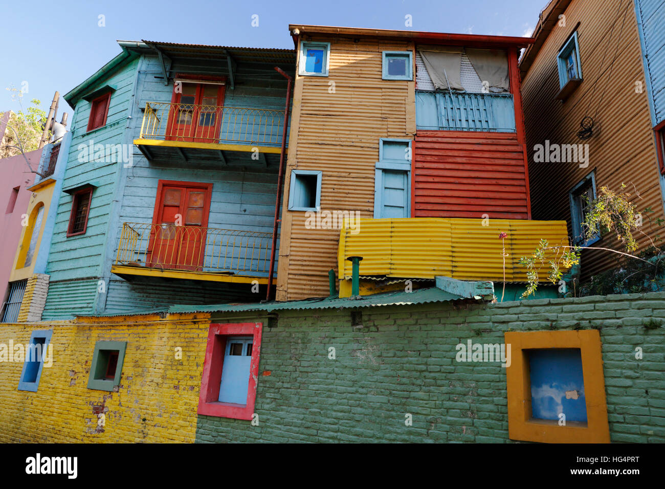 Bunt bemalte Häuser entlang der Straße El Caminito in La Boca Bezirk, Buenos Aires, Argentinien, Südamerika Stockfoto