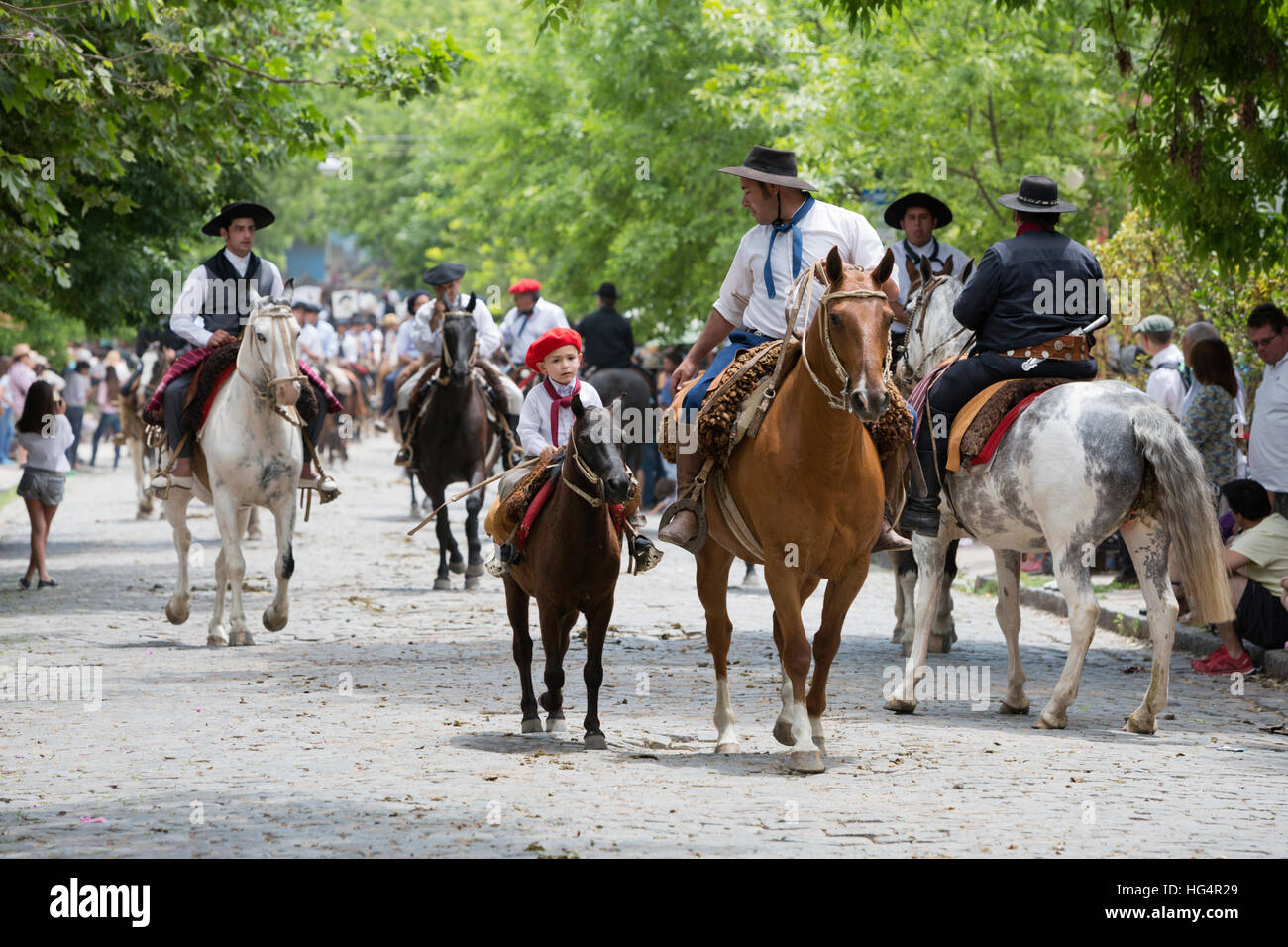 Gaucho-Parade auf den Tag der Tradition, San Antonio de Areco, La Pampa, Argentinien, Südamerika Stockfoto
