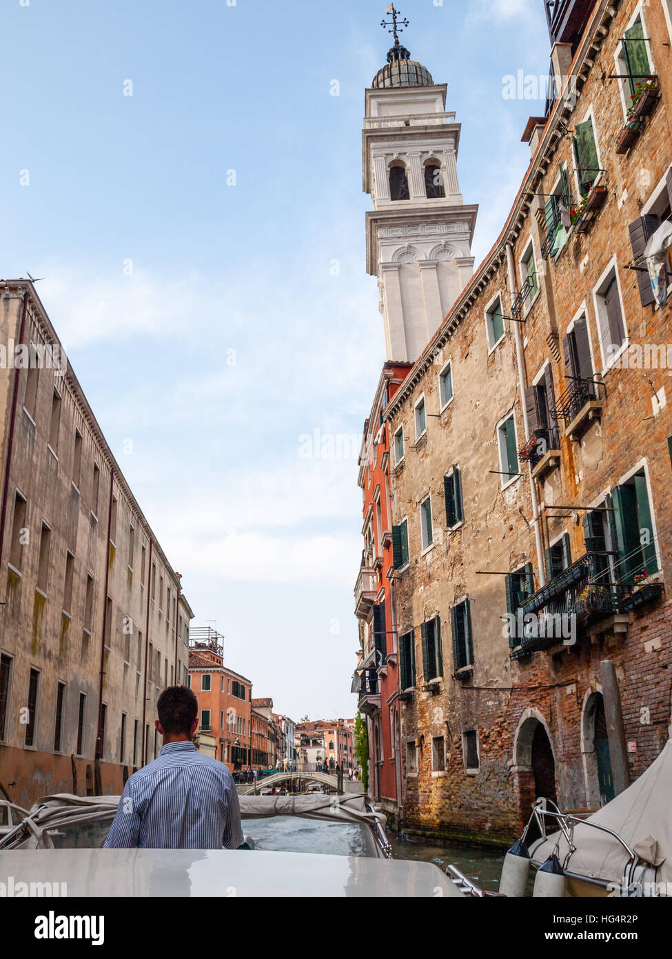 Reisen in ein Wassertaxi auf den Kanälen von Venedig, Italien. Stockfoto