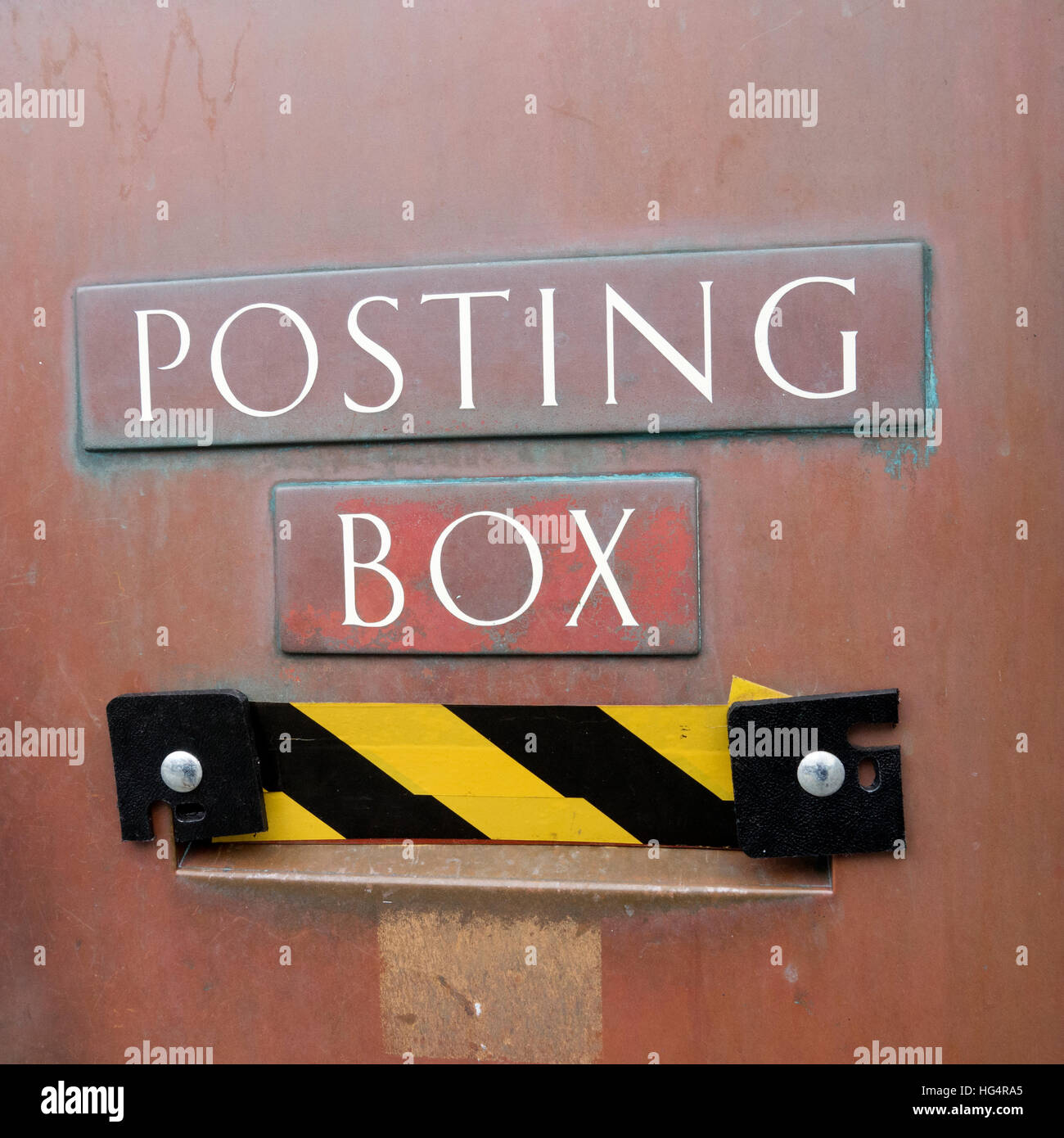 Penzance geschlossen Post Office Box nach seinem Umzug nach WH Smiths, Cornwall England UK Entsendung. Stockfoto