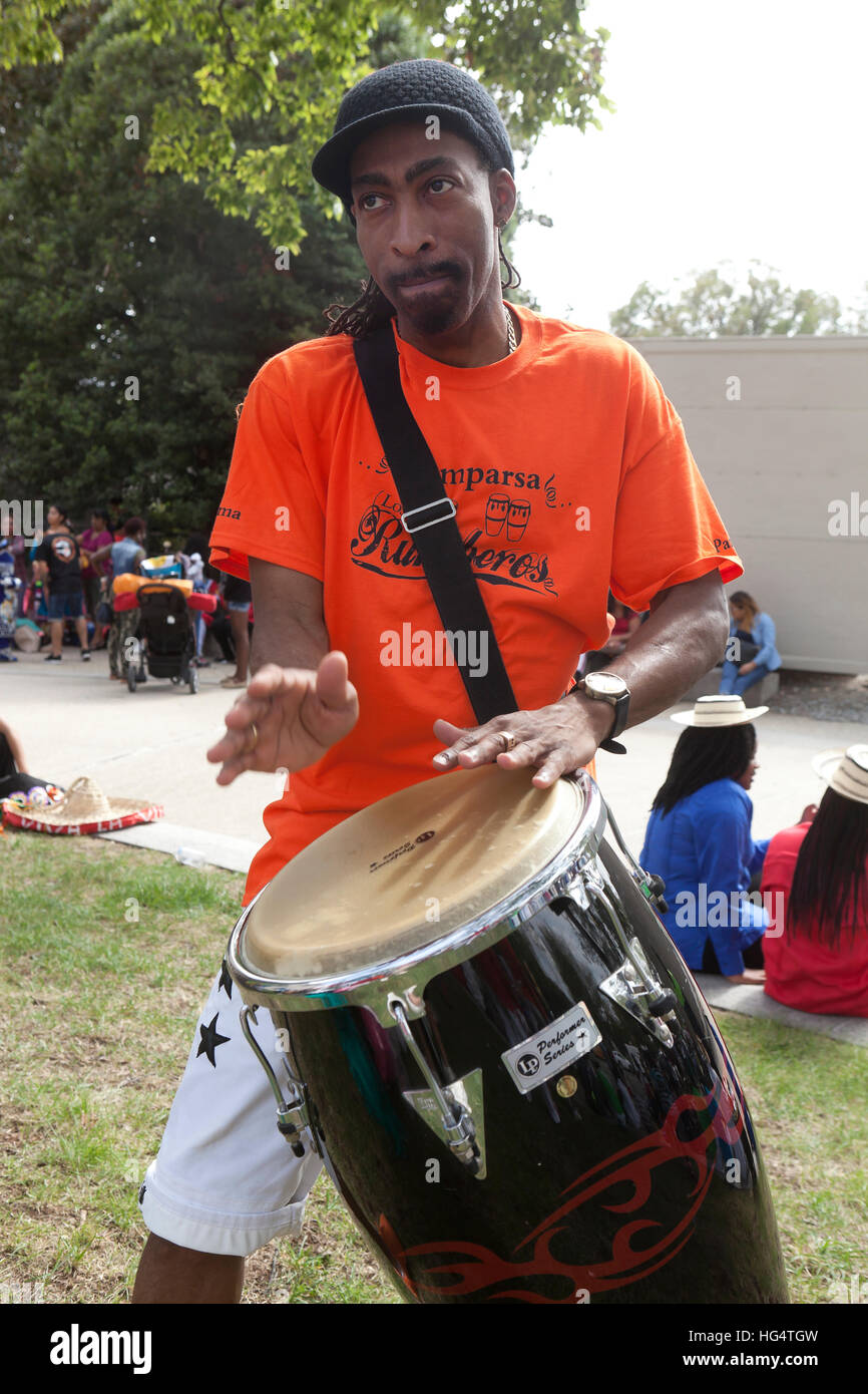 Afro-karibische conga Schlagzeuger (tumbadora Player) - USA Stockfoto