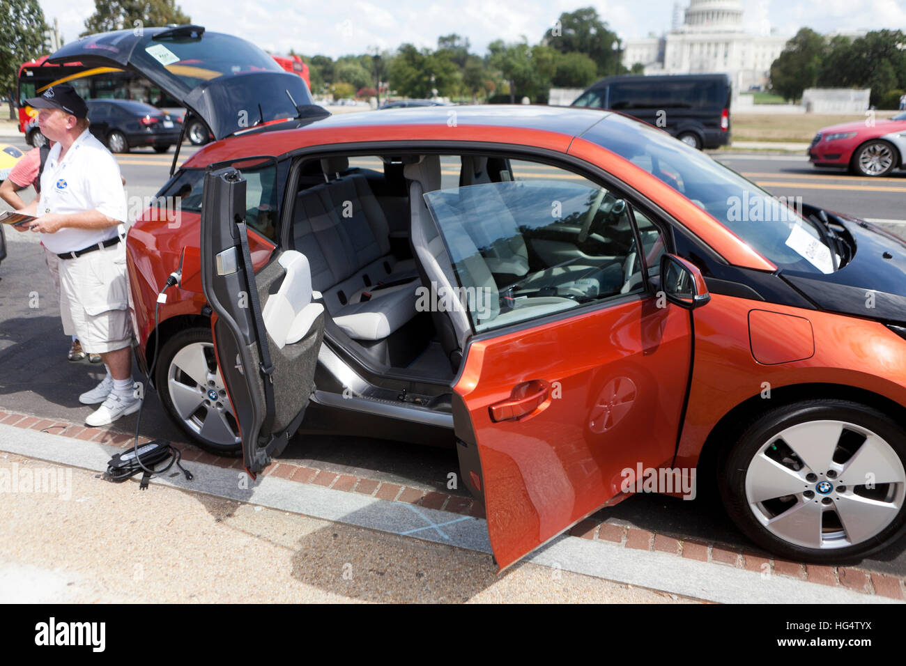 BMW i3 Elektroauto mit seitlichen Türen öffnen - USA Stockfoto