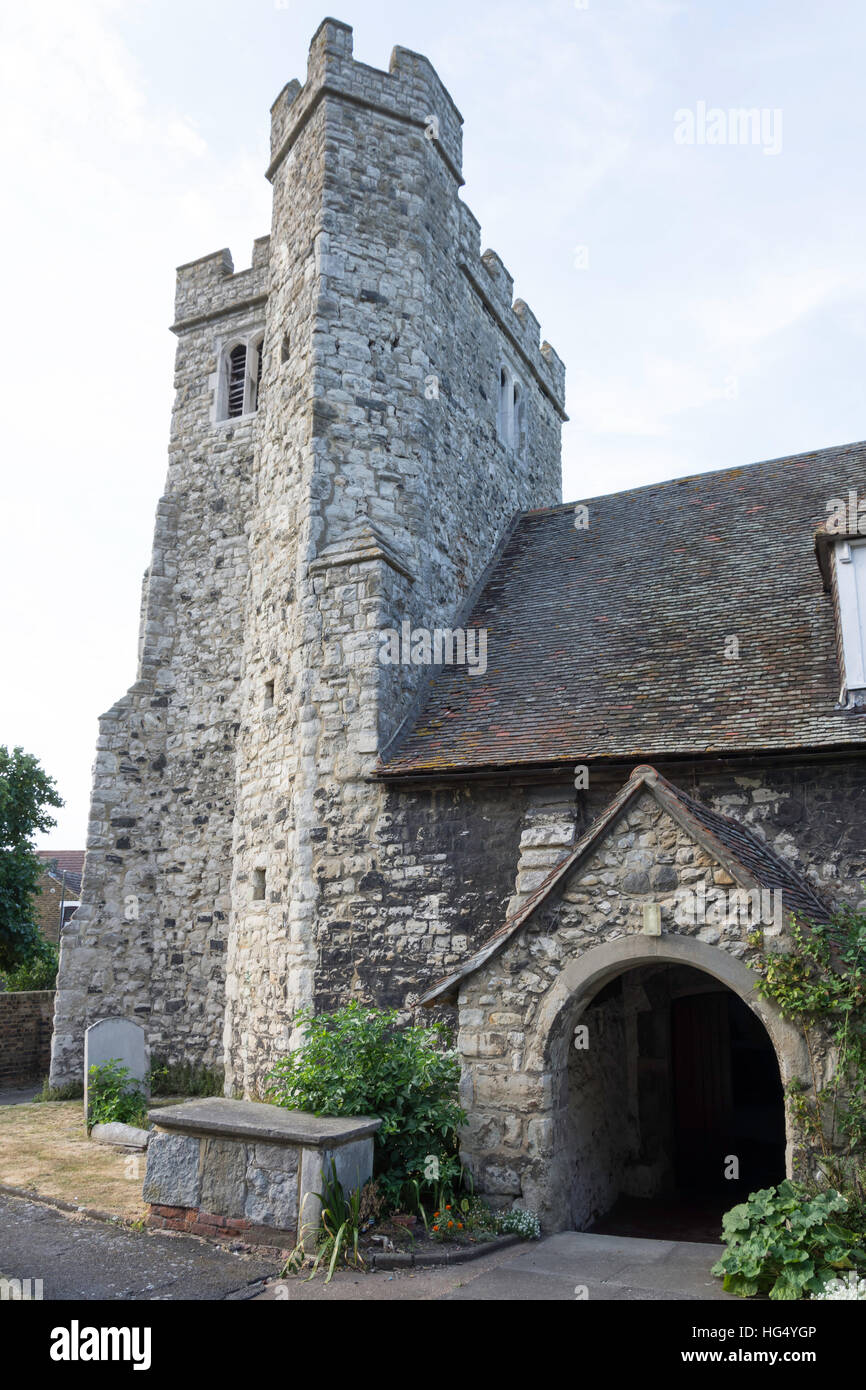 Kirche der Heiligen Dreifaltigkeit, High Street, Queenborough, Isle of Sheppey in Kent, England, Vereinigtes Königreich Stockfoto