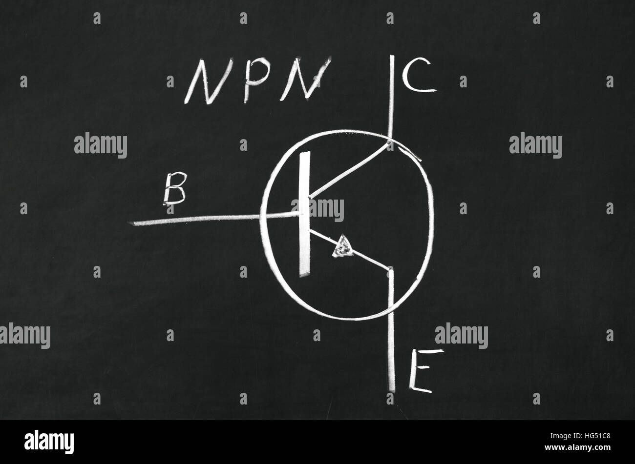 NPN-Typ-Transistor markieren-Sign eingezeichnet auf der Tafel Stockfoto