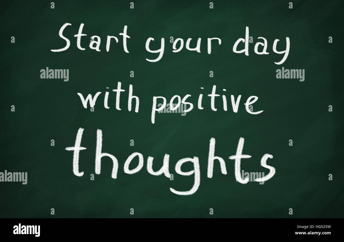 Beginnen Sie Ihren Tag mit positiven Gedanken, auf die Tafel schreiben Stockfoto