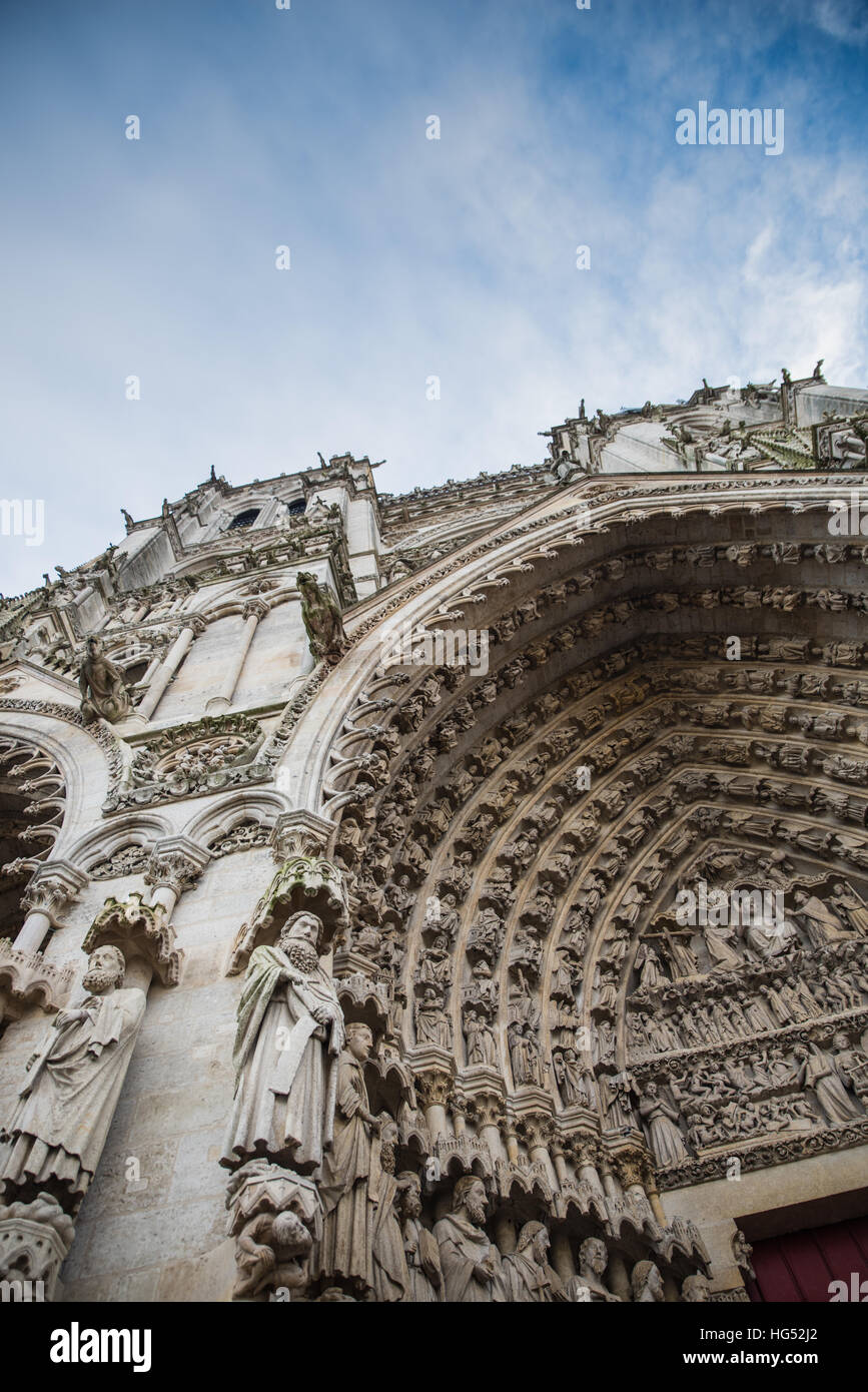 Detail der Fassade der Kathedrale von Amiens in Frankreich Stockfoto