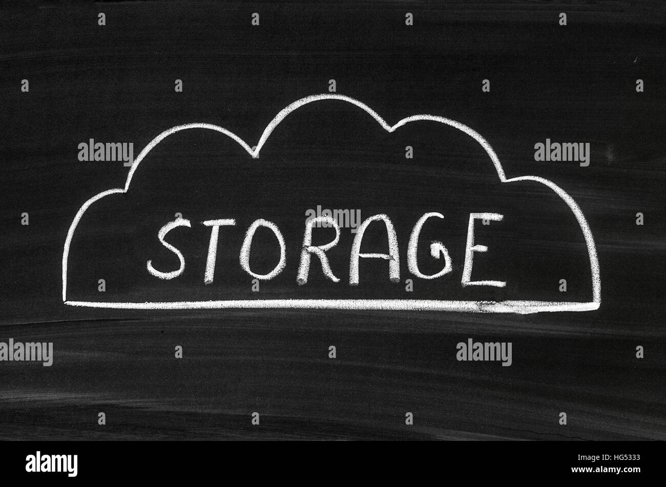 Dunkle Tafel mit einem Cloud-Speicher-Illustrationen. Stockfoto