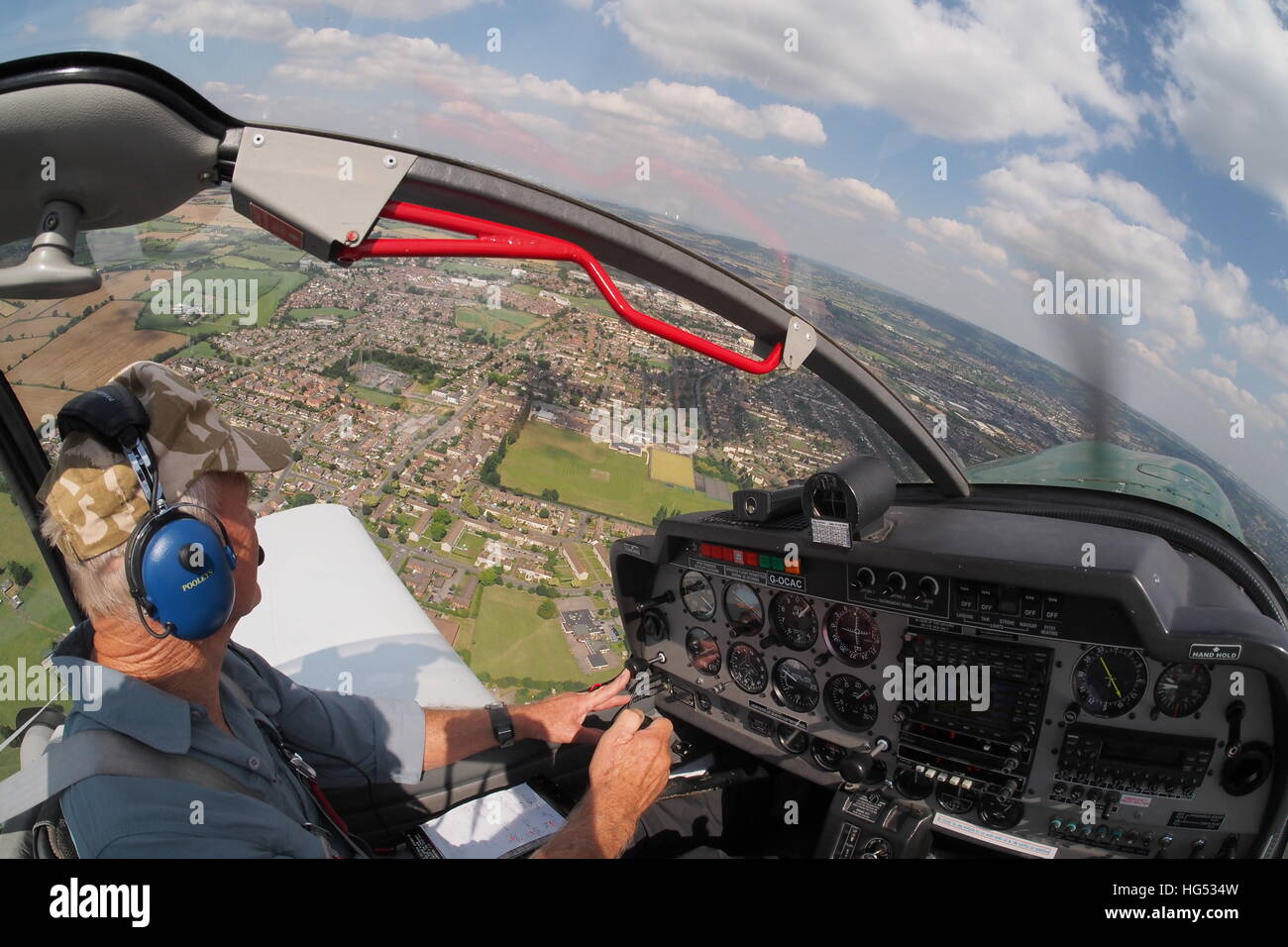 Cockpit-Ansicht von Leichtflugzeugen in der Nähe von Cheltenham UK Stockfoto