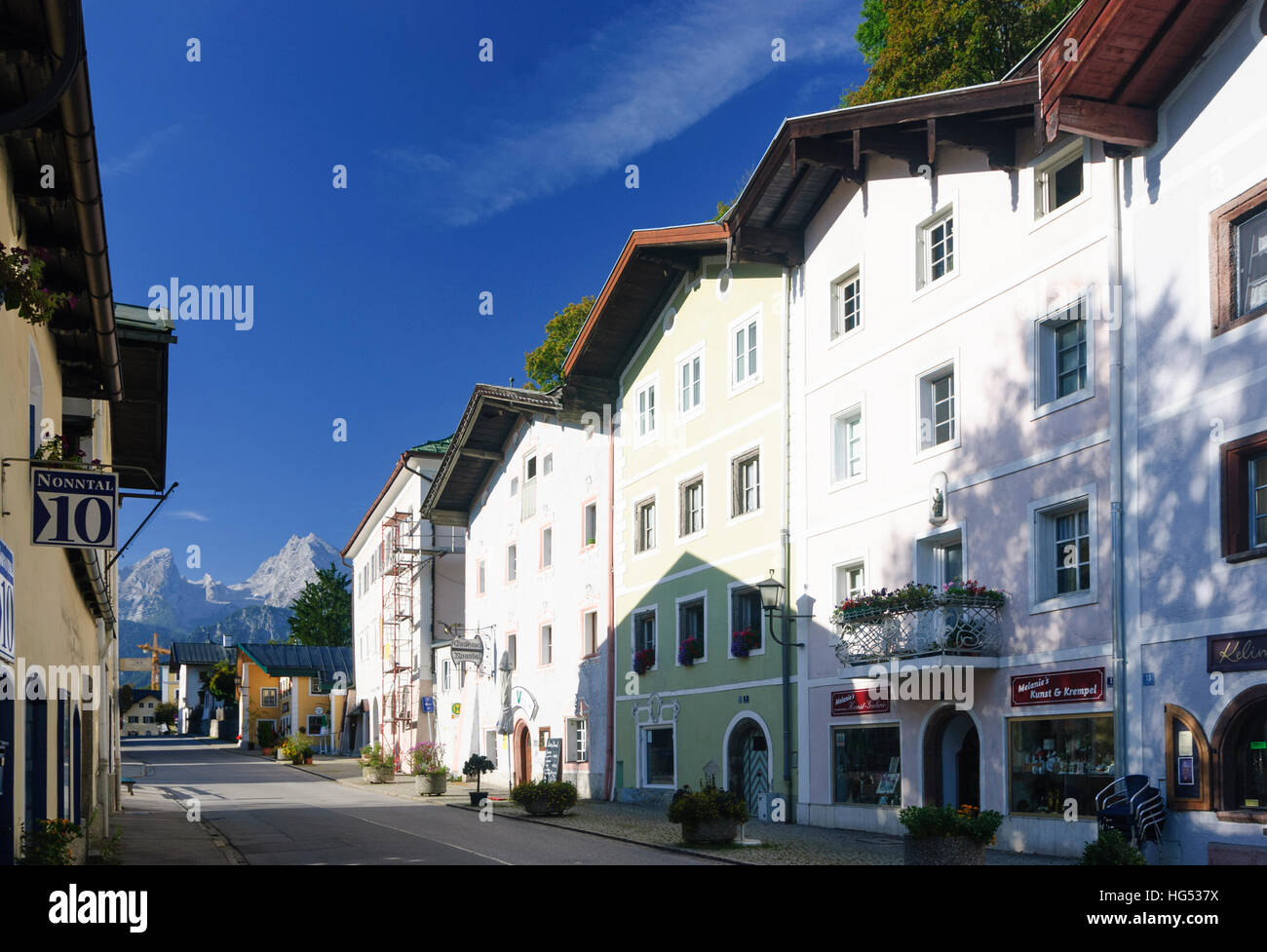 Berchtesgaden: historische Häuser in Nonntal, Blick zum Watzmann, Bayern, Oberbayern, Berchtesgadener Land Bayern Stockfoto