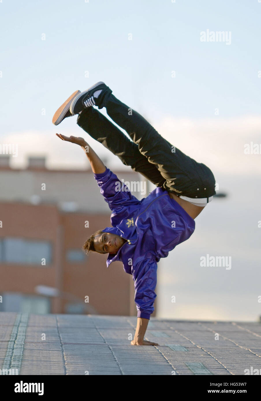 Breakdancer John Lartey führt auf der Straße Stockfoto