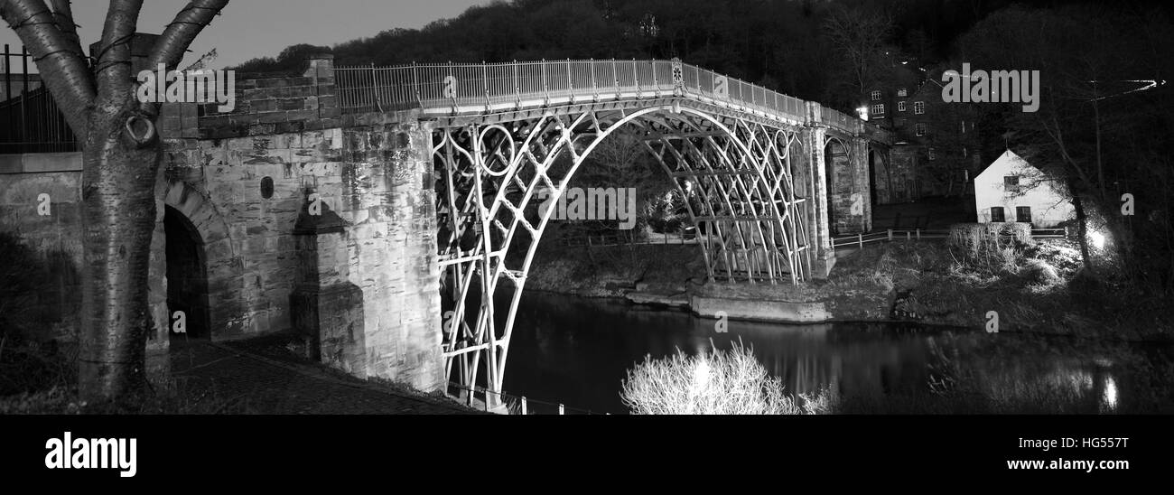 Die erste Besetzung Eisen Brücke in der Welt, Überquerung des Flusses Severn, Coalbrookdale, Ironbridge Stadt, Grafschaft Shropshire, England, Stockfoto