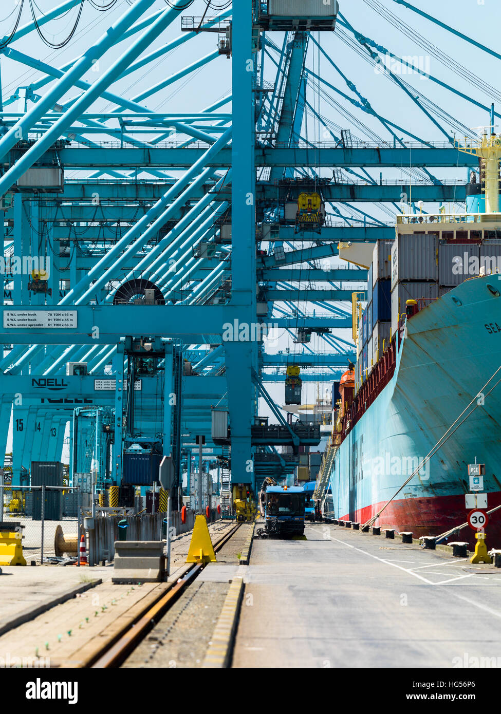 Haslet Container Port China Shipping Container Lines Stockfotos und -bilder Kaufen - Alamy