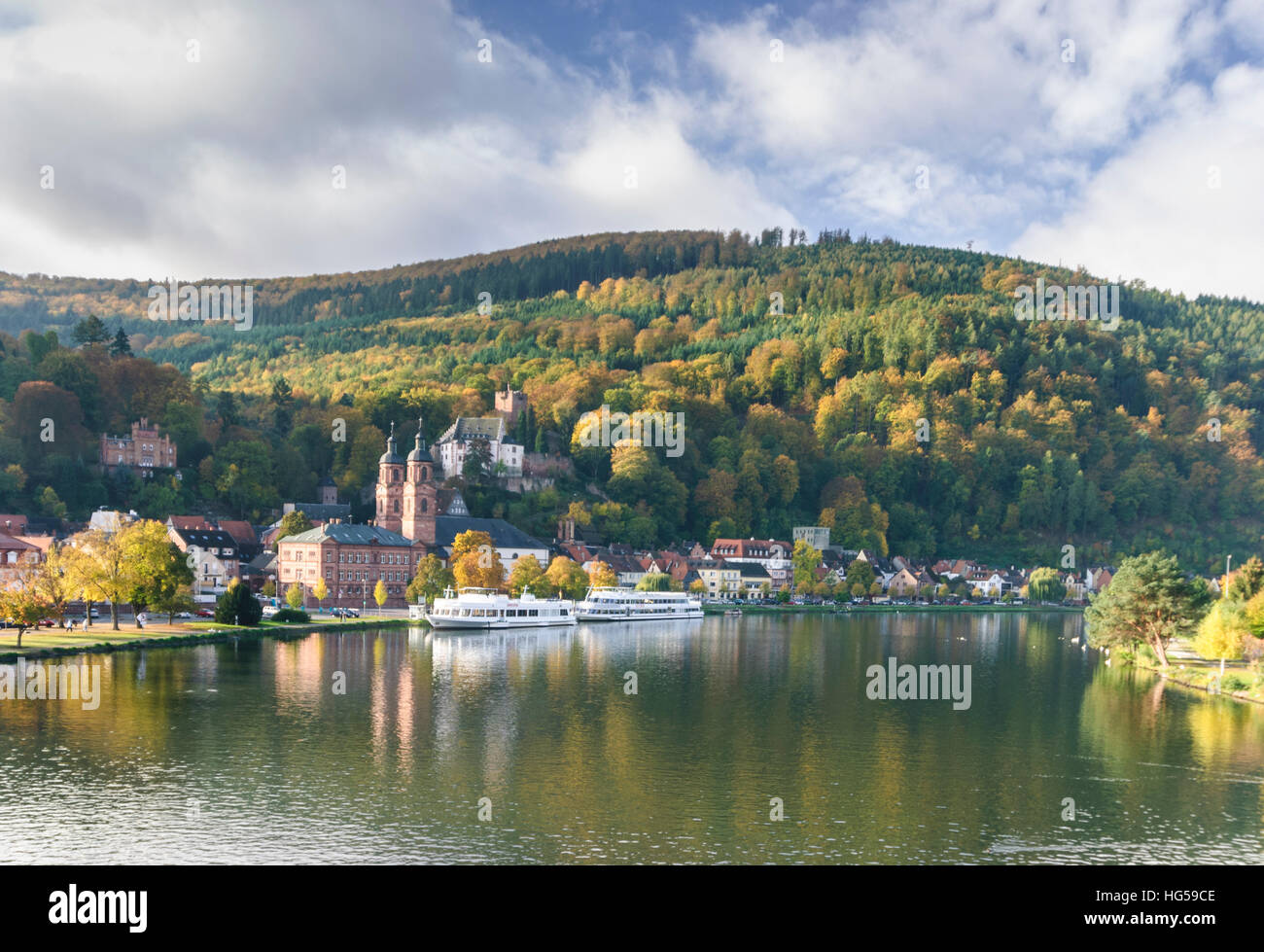 Miltenberg: Blick von der Main-Brücke in die Altstadt und Burg Mildenburg, Unterfranken, Unterfranken, Bayern, Bayern, Deutschland Stockfoto