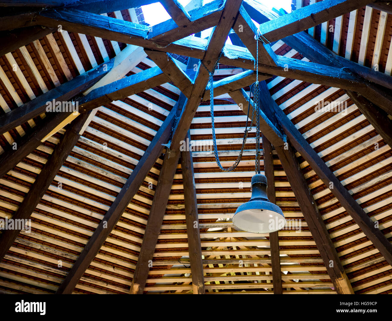 Alte Lampe in einem Brunnen-Haus Stockfoto