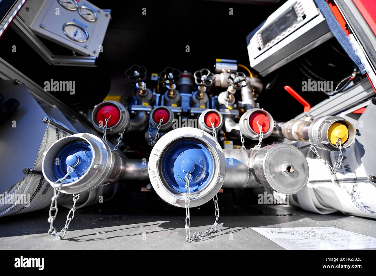 Detail mit heavy-Duty Wasserschläuche auf Feuerwehr-Fahrzeug Stockfoto