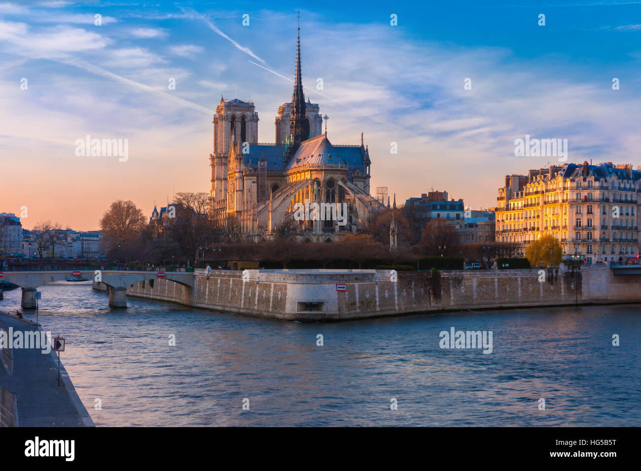 Kathedrale von Notre Dame de Paris bei Sonnenuntergang, Frankreich Stockfoto