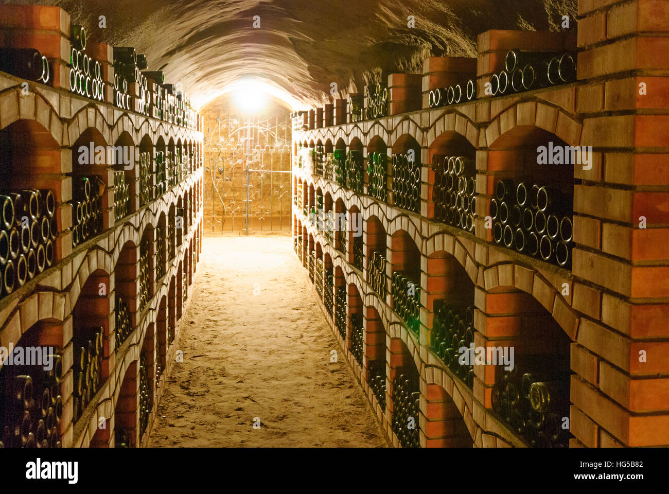 Retz: Retz erleben Weinkeller; Lager der alten Weine, Weinviertel, Niederösterreich, Niederösterreich, Österreich Stockfoto