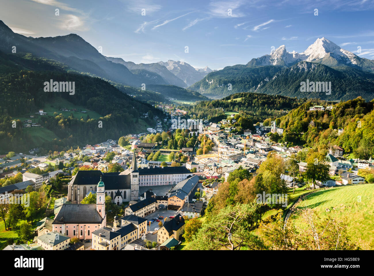 Berchtesgaden: Alte Stadt und die Berge Watzmann, Oberbayern, Berchtesgadener Land, Oberbayern, Bayern, Bayern, Deutschland Stockfoto
