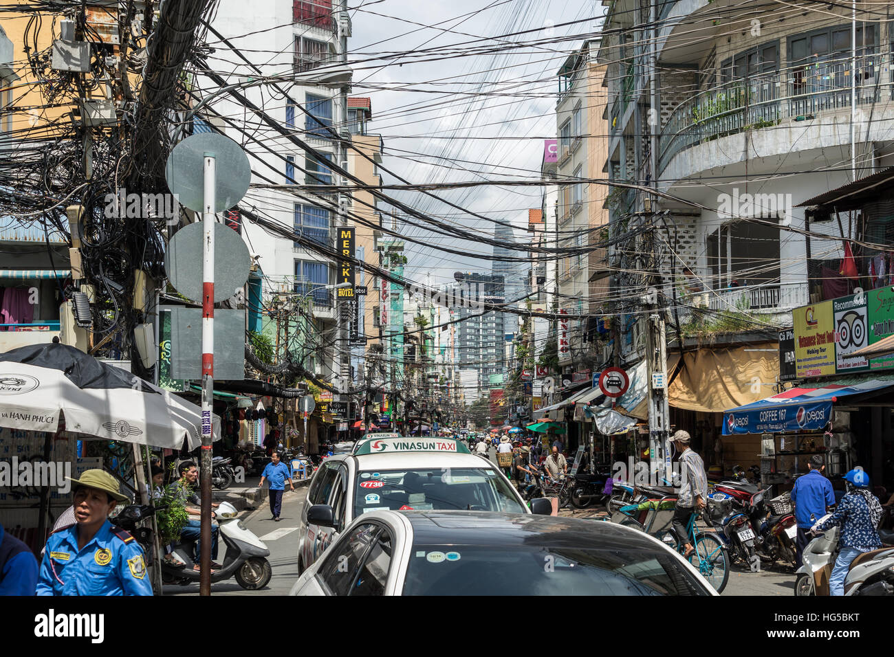 Stark befahrenen Straßen von Saigon, Chaos auf der Straße und vor. Stockfoto