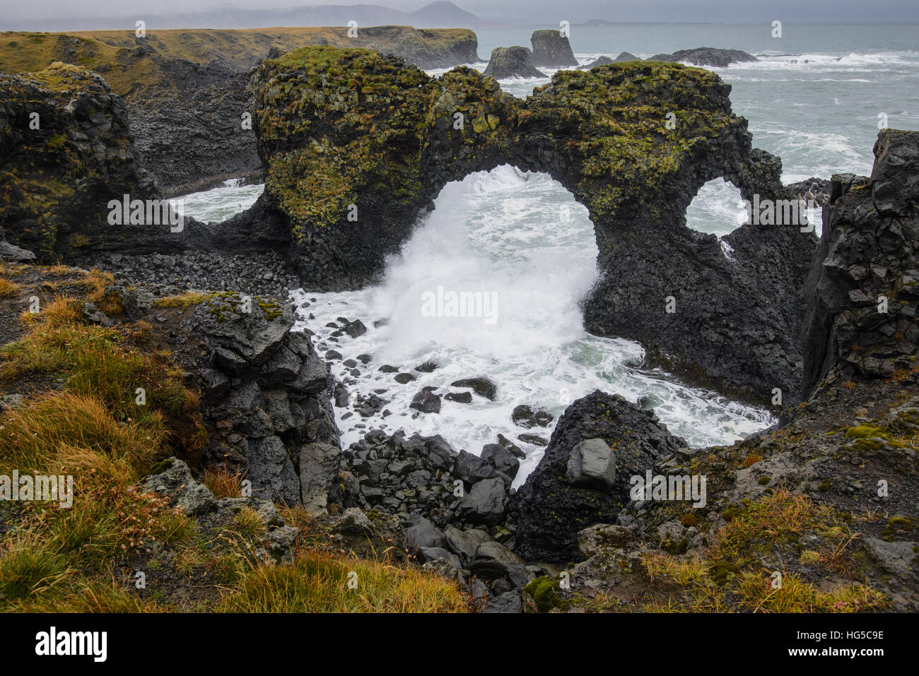 Gatklettur Basalt Felsbogen über die Polargebiete Snaefellsness Halbinsel, Island, Stockfoto