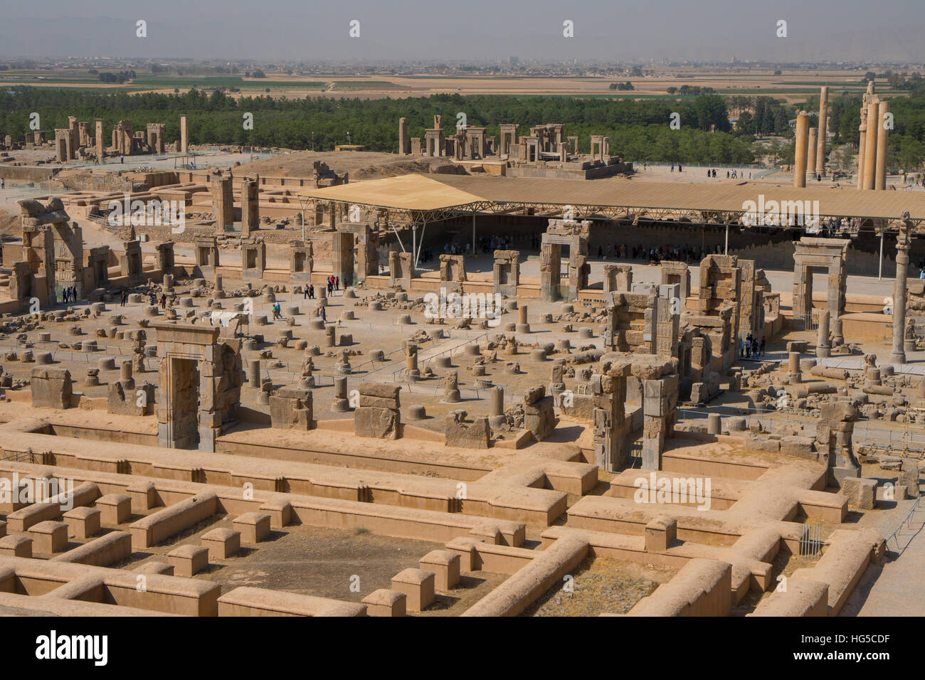 Überblick über Persepolis vom Grab von Artaxerxes III, Palast von 100 Spalten im Vordergrund, UNESCO, Iran, Naher Osten Stockfoto