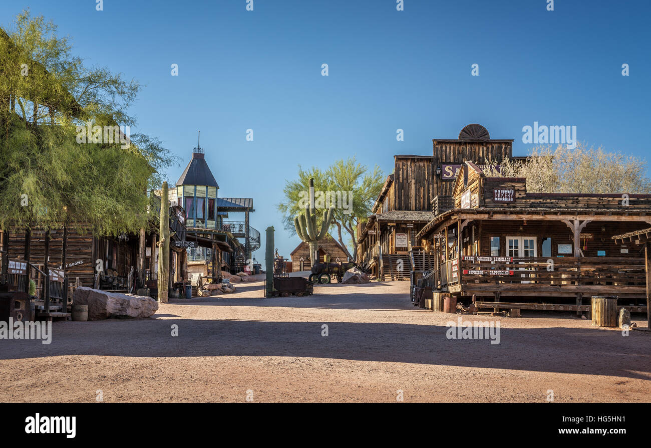 Alte Holzbauten in Goldfield Ghost Town. Goldfield, später Youngsberg wurde eine Goldgräberstadt, heute eine Geisterstadt in Pinal Grafschaft, Arizona. Stockfoto
