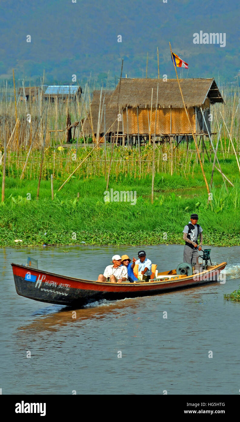 Touristen im Boot, der schwimmende Garten, Inle-See, Myanmar Stockfoto