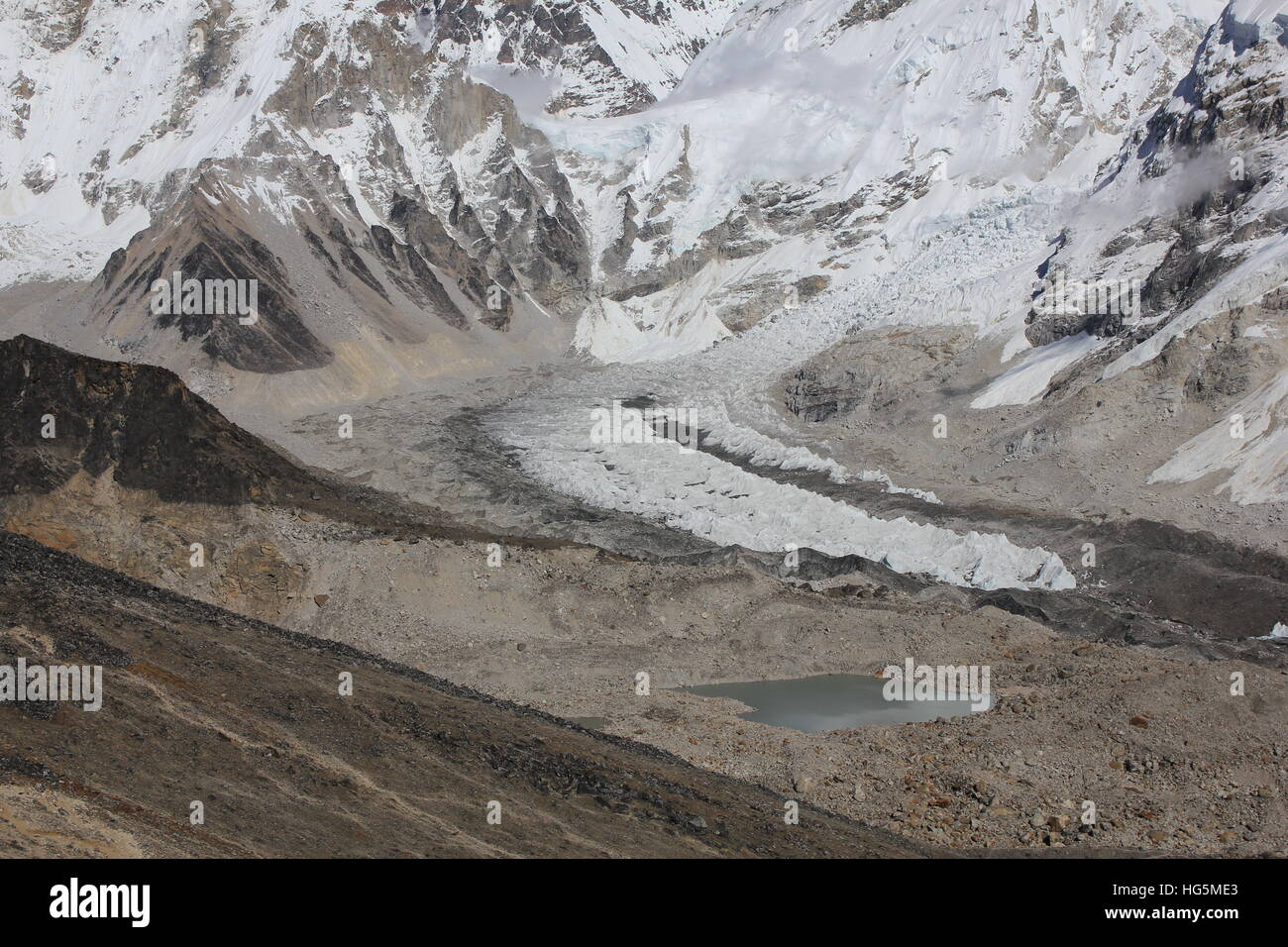 Ausgangspunkt für die Everest-Expeditionen. Detail des Khumbu-Gletschers. Stockfoto