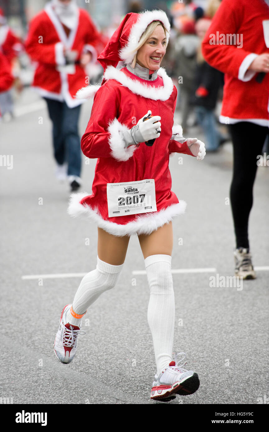 Lauf Santa Lauf (Lauf, Santa, Lauf): Versuch, einen Weltrekord für das größte Weihnachtsmann-Rennen am 16. Dezember Stockfoto