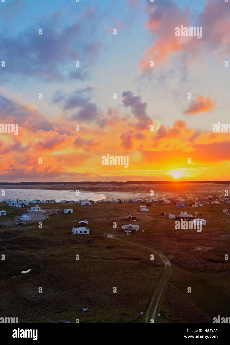 Uruguay, Rocha Abteilung erhöhten Blick auf die Cabo Polonio bei Sonnenuntergang. Stockfoto