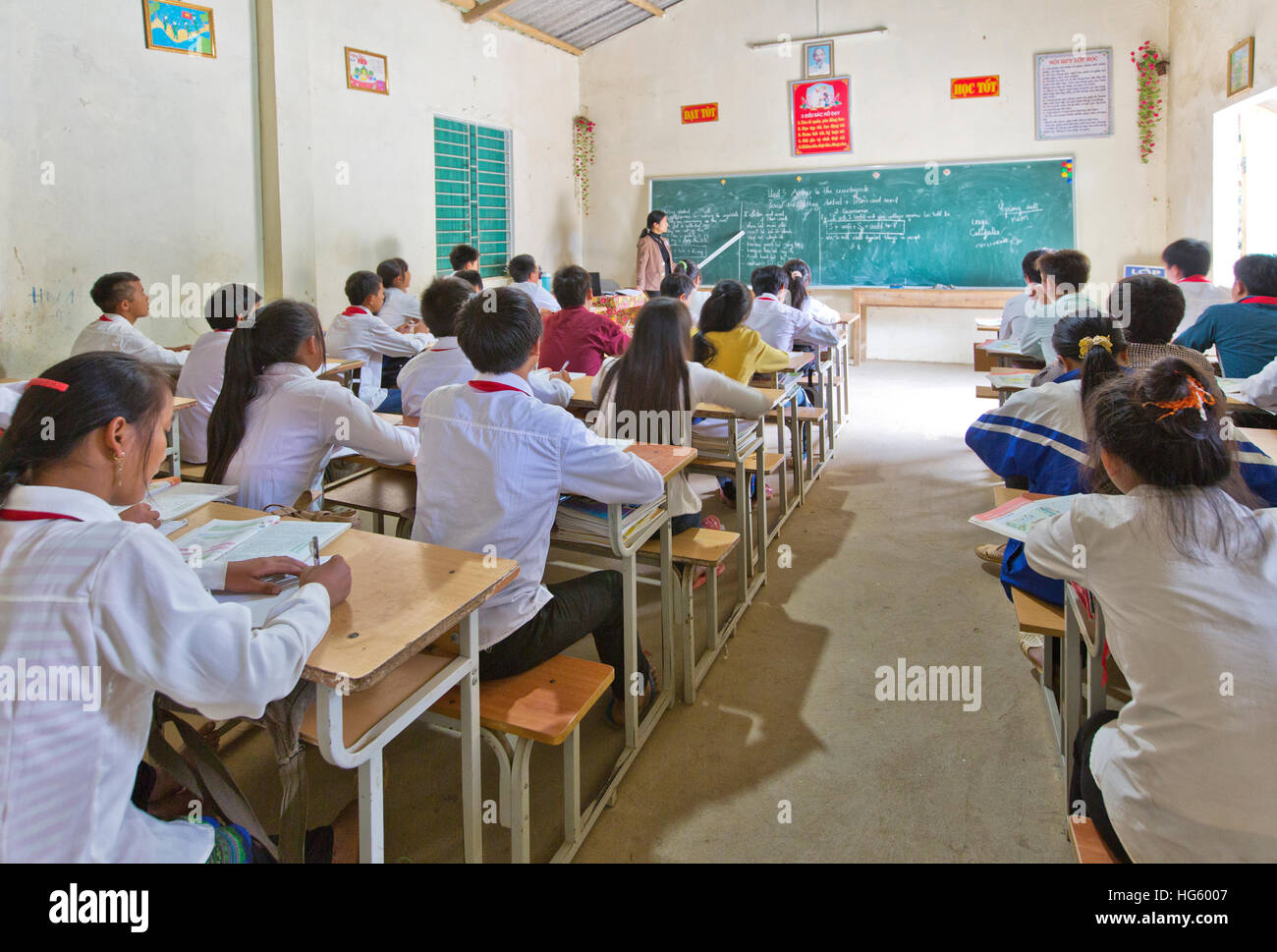 Schüler, Klassen, Lehrer unterrichten Englisch Lektion. Stockfoto