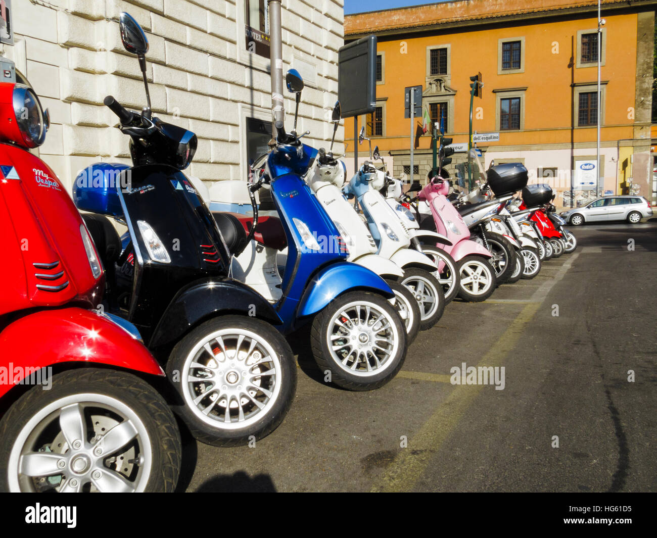 Vermietung-Vespas in Rom, Italien. Stockfoto