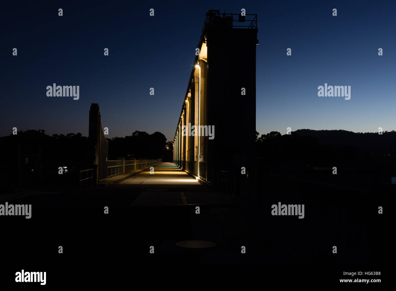 Die Hume Staumauer bei Sonnenaufgang. Stockfoto