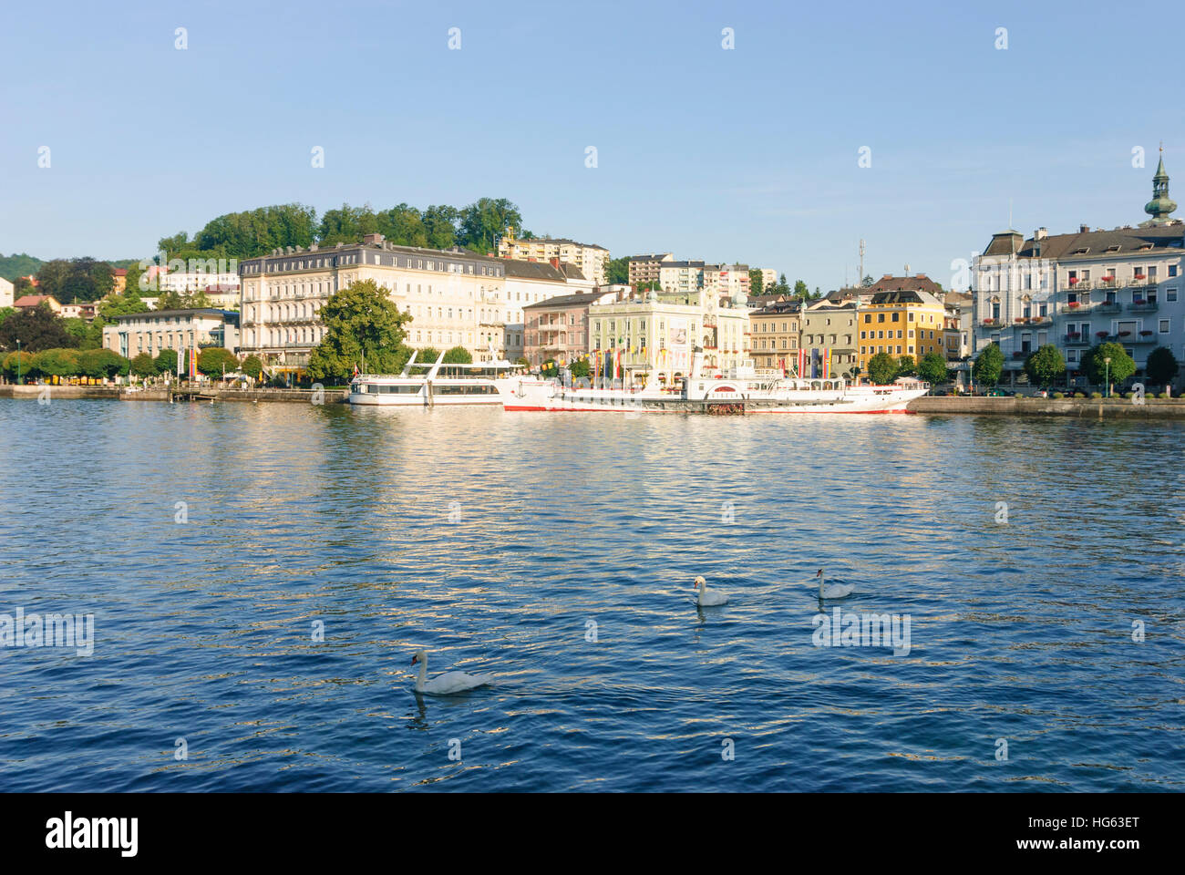 Gmunden: Alte Stadt und Paddle Steamer 'Gisela' am See Traunsee, Salzkammergut, Oberösterreich, Oberösterreich, Österreich Stockfoto Gmunden: Alte Stadt und Paddle Steamer 'Gisela' am See Traunsee, Salzkammergut, Oberösterreich, Oberösterreich, Österreich Stockfoto