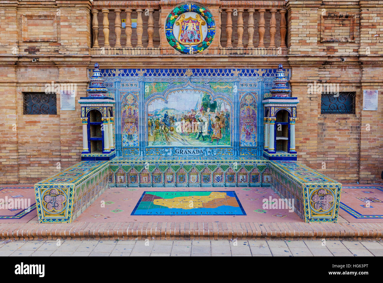 Glasierte Fliesen Bank der spanischen Provinz Granada am Plaza de Espana, Sevilla, Spanien Stockfoto