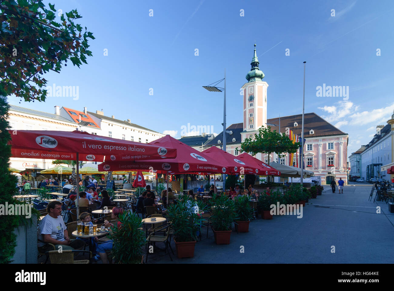 St. Pölten: quadratische Rathausplatz mit Rathaus, Mostviertel, Niederösterreich, Niederösterreich, Österreich Stockfoto