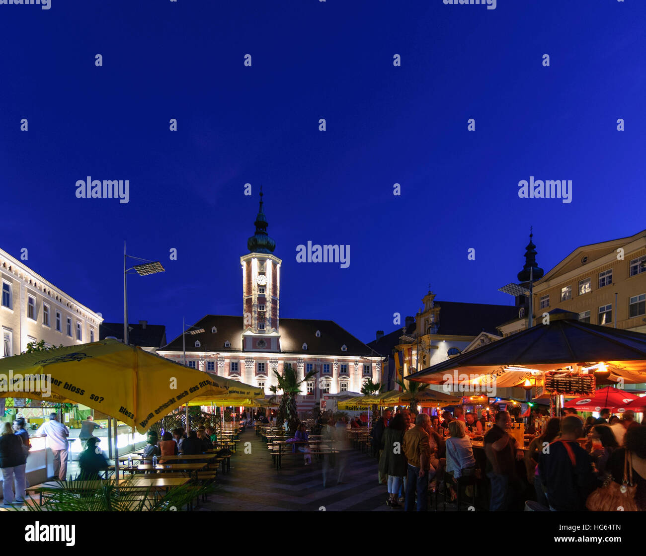 St. Pölten: quadratische Rathausplatz mit Rathaus, Mostviertel, Niederösterreich, Niederösterreich, Österreich Stockfoto