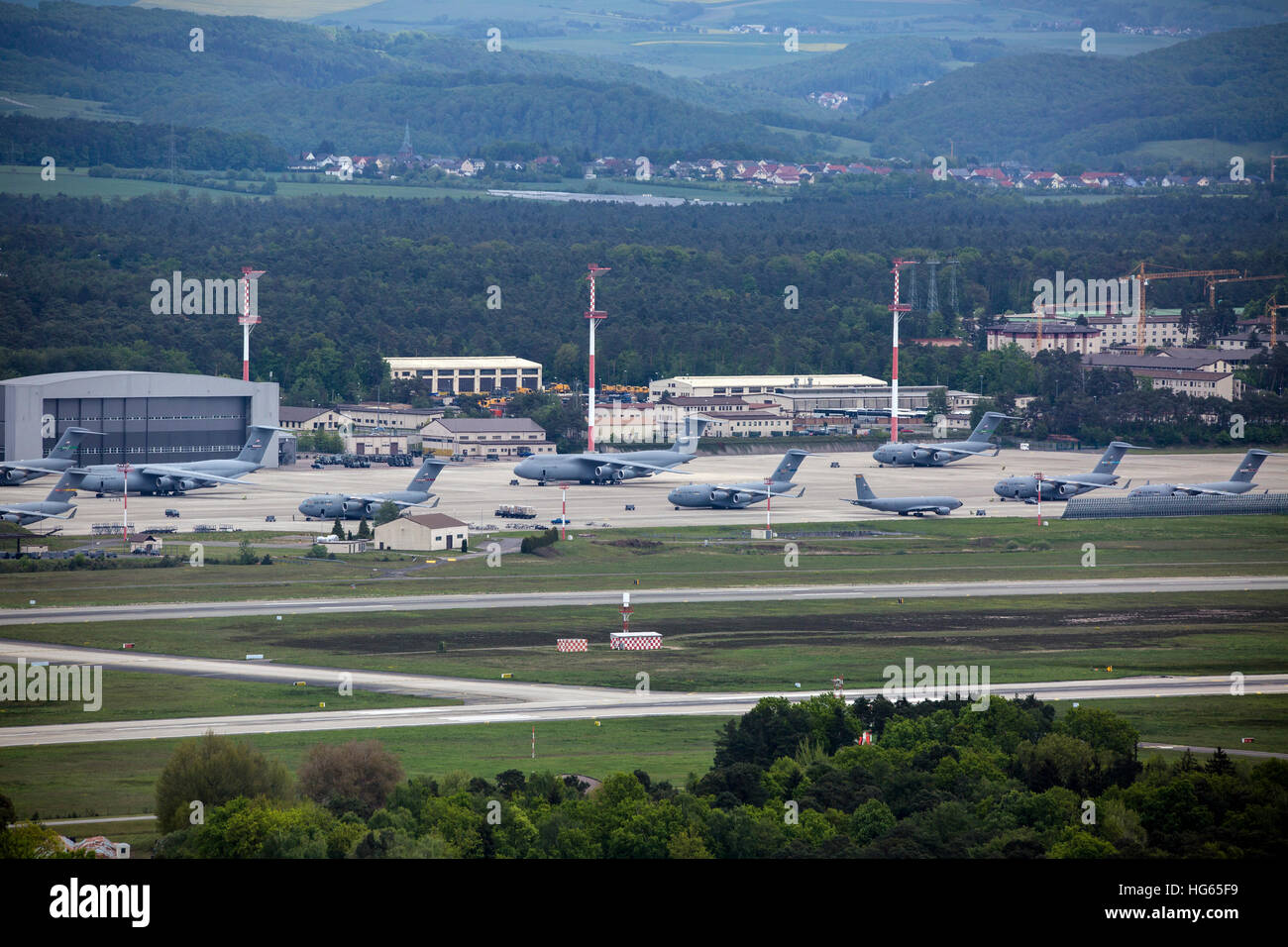 Übersicht über die Rampe des Air Mobility Command auf der Ramstein Air Base, Deutschland. Stockfoto