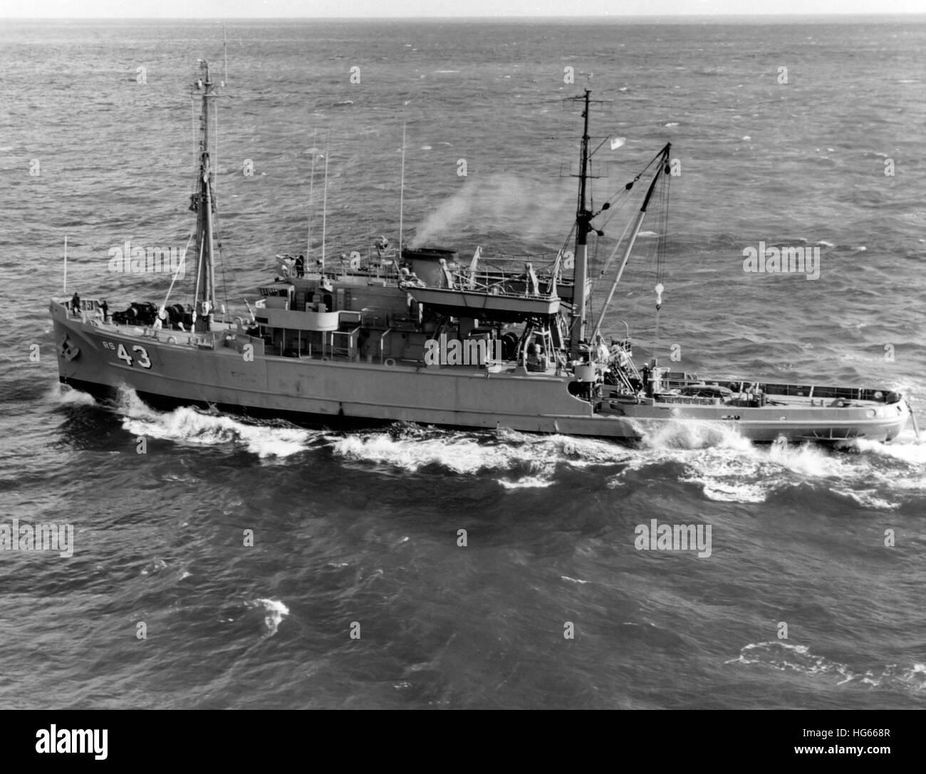 Bergung Schiff USS Recovery (ARS-43) im Gange, 1969. Stockfoto